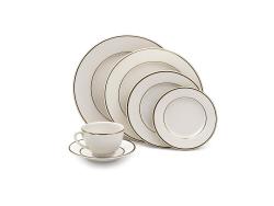 China <br /> Ivory with Gold Rim Collection